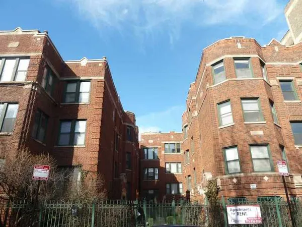 $1,995 | 628 West Patterson Avenue, Unit 2E, Chicago, IL 60613