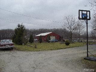 9657 Grafton Road Carleton, MI 48117 - Photo 2 of 6 26 X 61 BARN