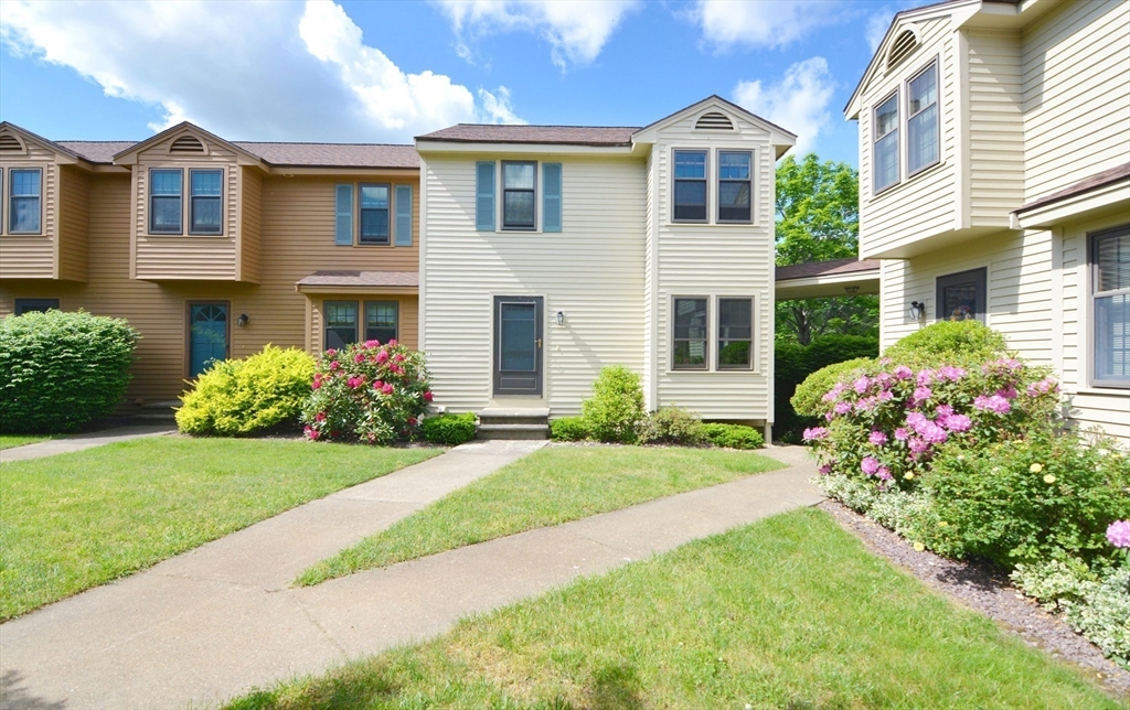 96 Apache Way, Unit 96 Tewksbury, MA 01876 - Photo 1 of 11