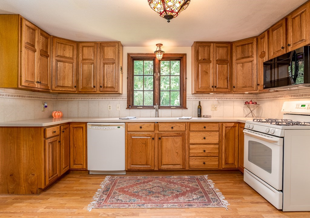 27 Bennett Road Hampden, MA 01036 - Photo 13 of 33
