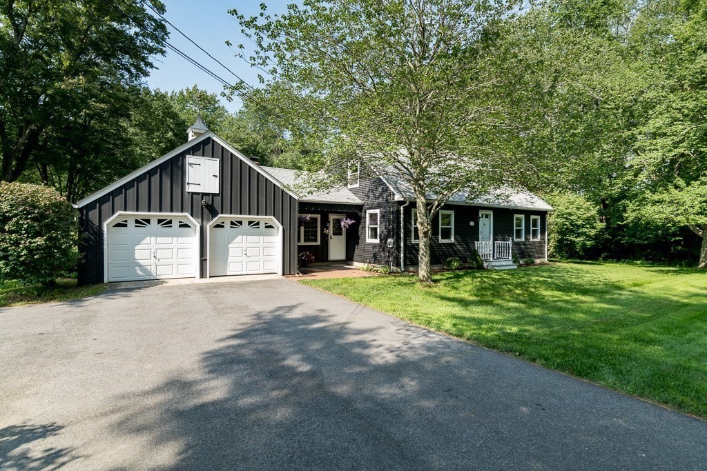 27 Bennett Road Hampden, MA 01036 - Photo 2 of 33