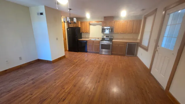 $1,700 | 9 Roberts Road, Unit 306, Canaan, NH 03741