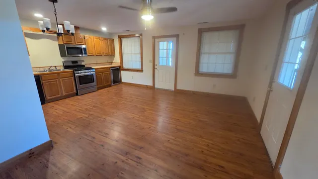 $1,700 | 9 Roberts Road, Unit 306, Canaan, NH 03741