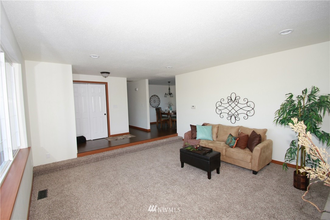 7812 Phillips Road Southwest Lakewood, WA 98498 - Photo 2 of 12