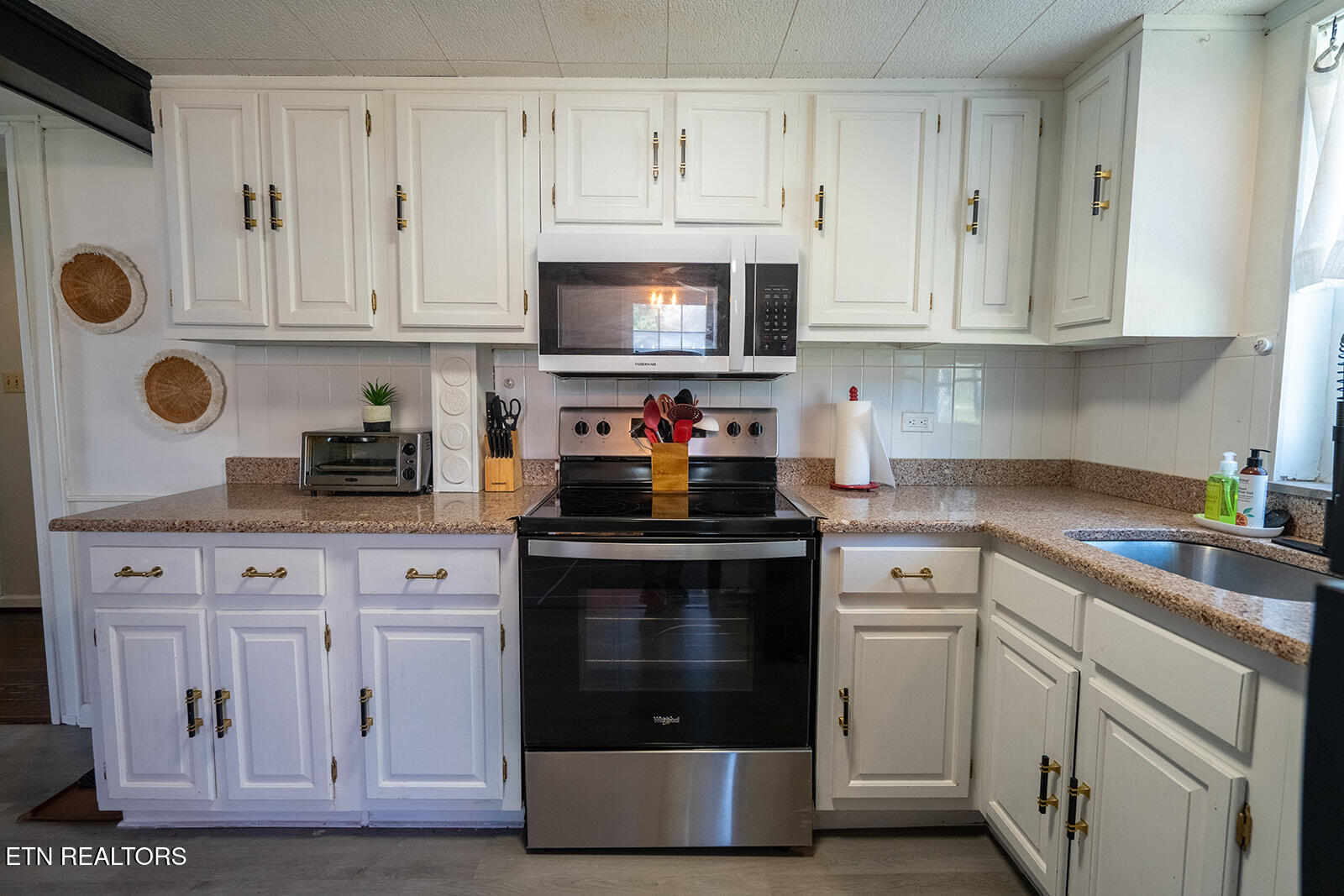 200 Oak Road Norris, TN 37828 - Photo 9 of 29 200 Oak Road - Interior-16