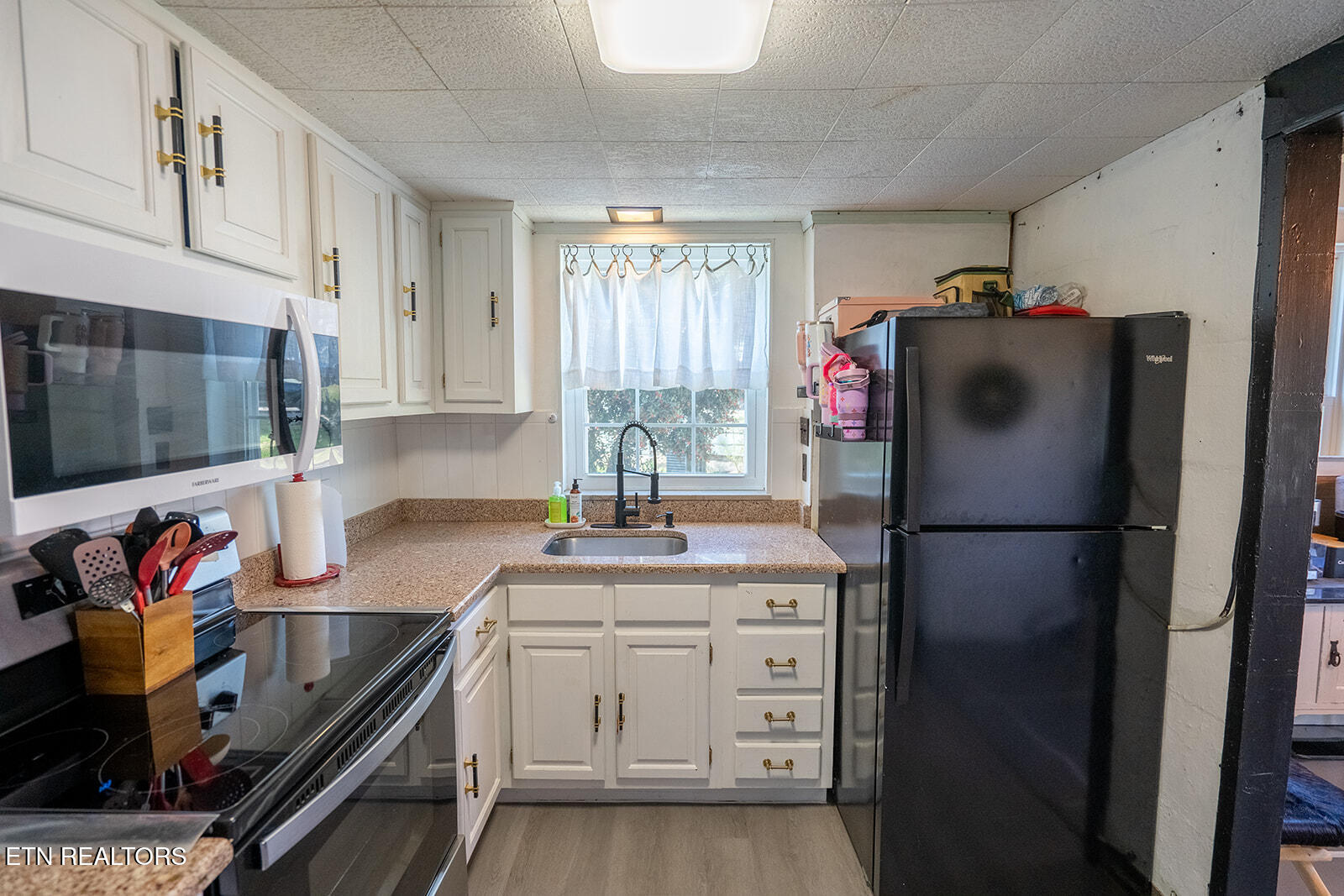 200 Oak Road Norris, TN 37828 - Photo 10 of 29 200 Oak Road - Interior-14