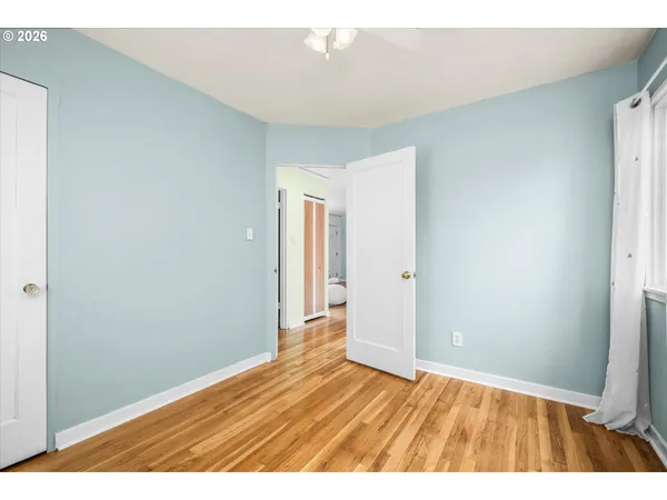 a view of empty room with window