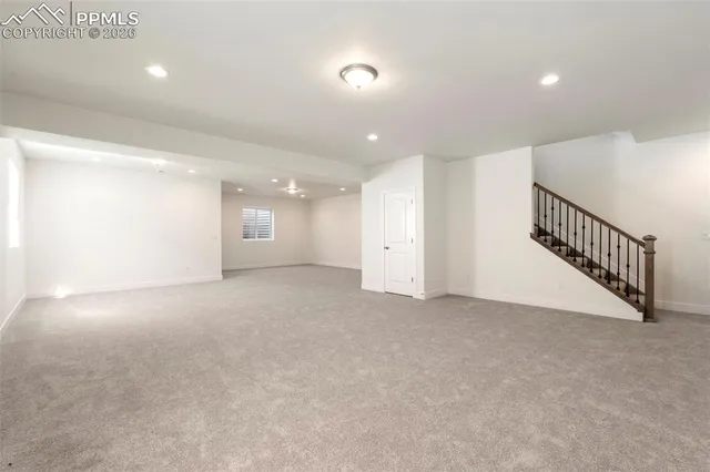 an empty room with window and pillar in it