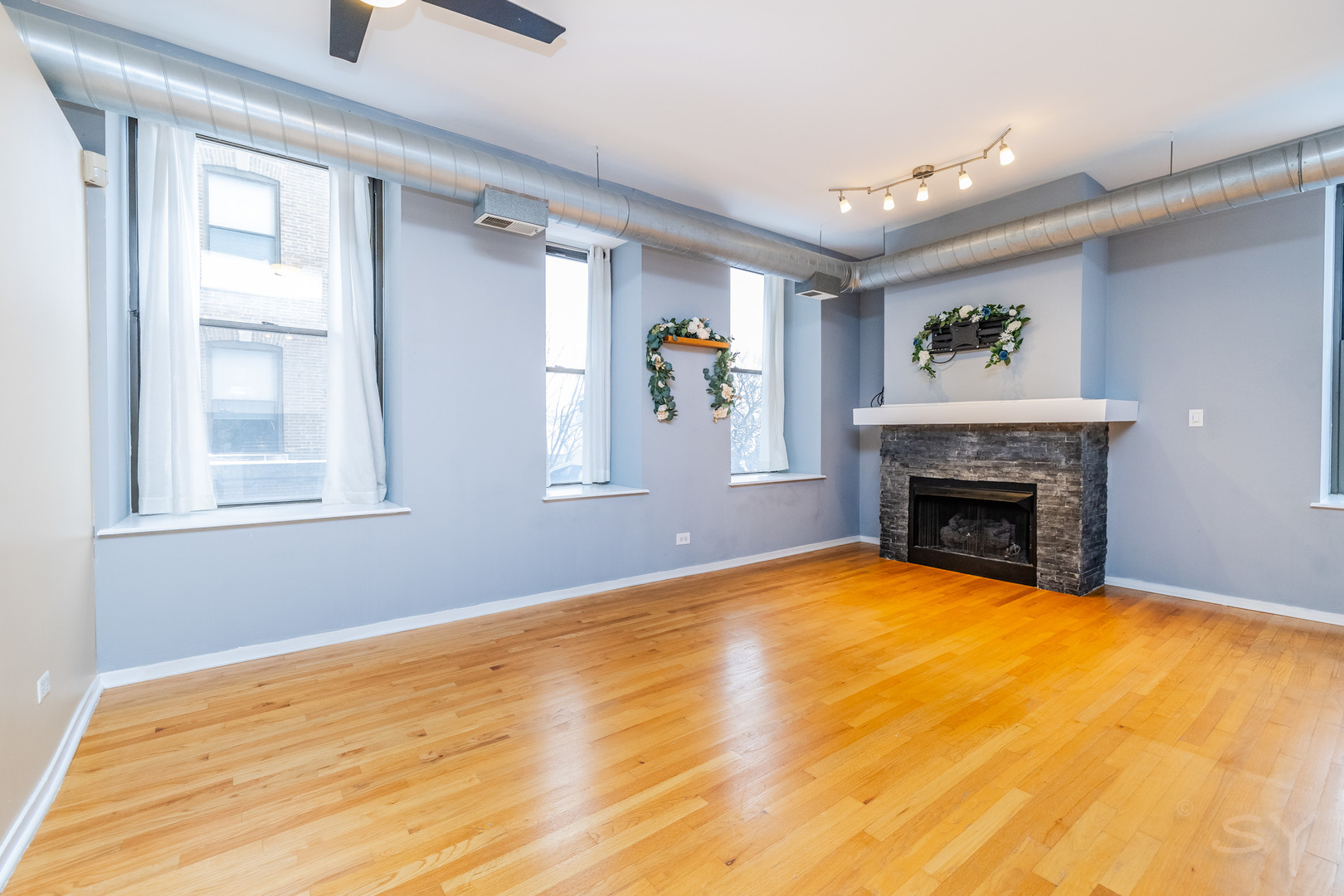 811 South Lytle Street, Unit 213 Chicago, IL 60607 - Photo 7 of 21 a view of an empty room with window and fireplace