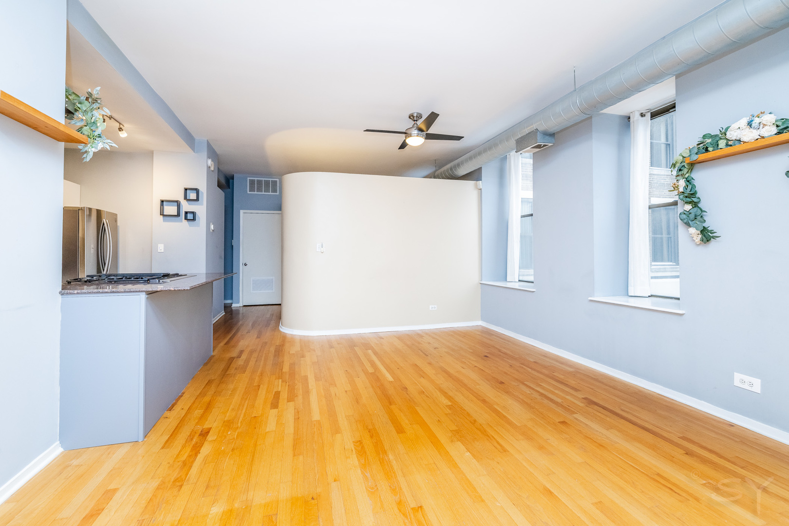 811 South Lytle Street, Unit 213 Chicago, IL 60607 - Photo 8 of 21 a bedroom with a bed and a window