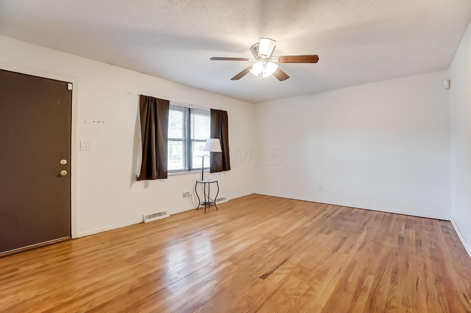 6507 Faircrest Road Columbus, OH 43229 - Photo 9 of 30 LIVING ROOM