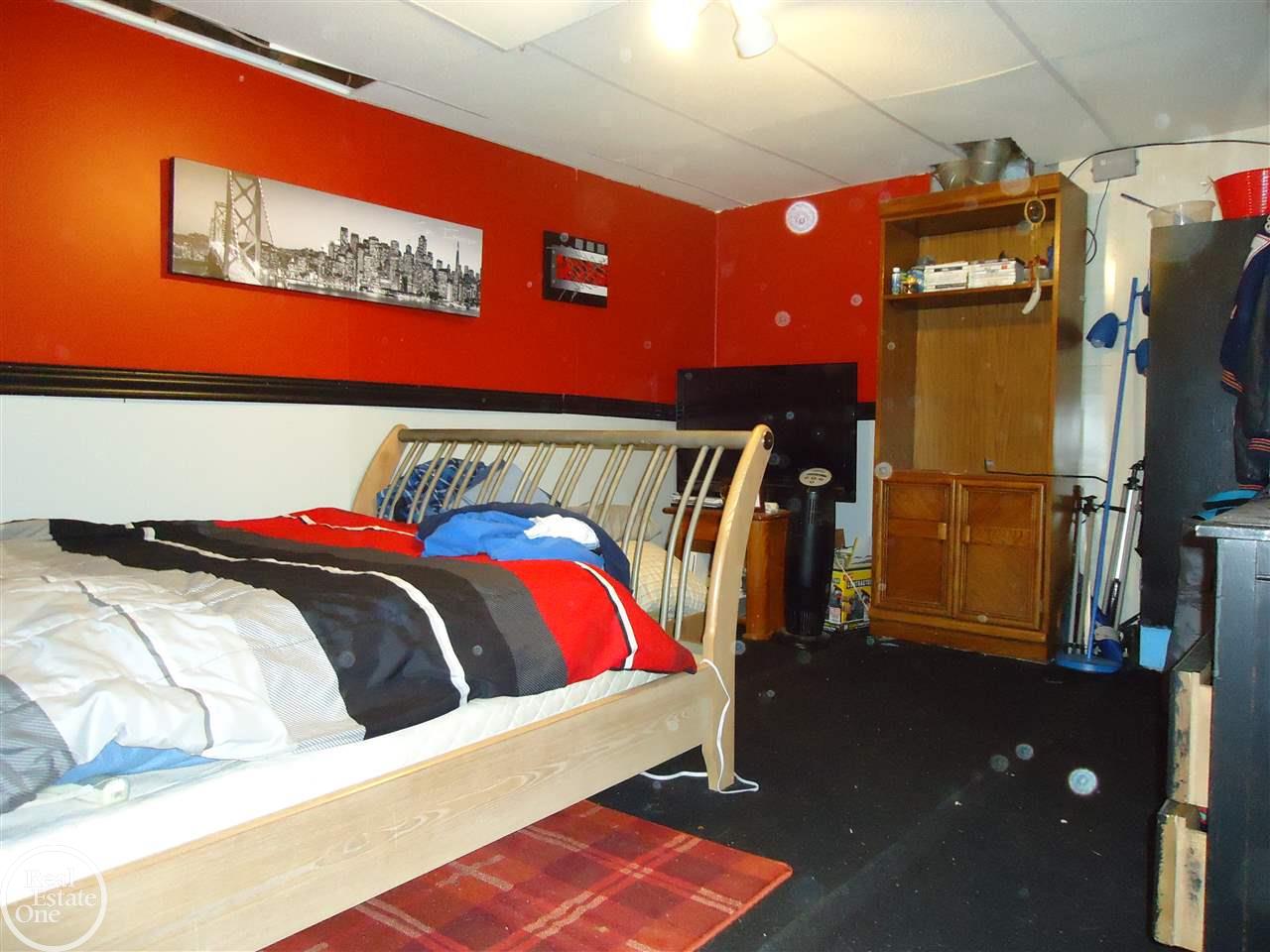 32230 Ruehle Avenue Warren, MI 48093 - Photo 25 of 34 spare basement room