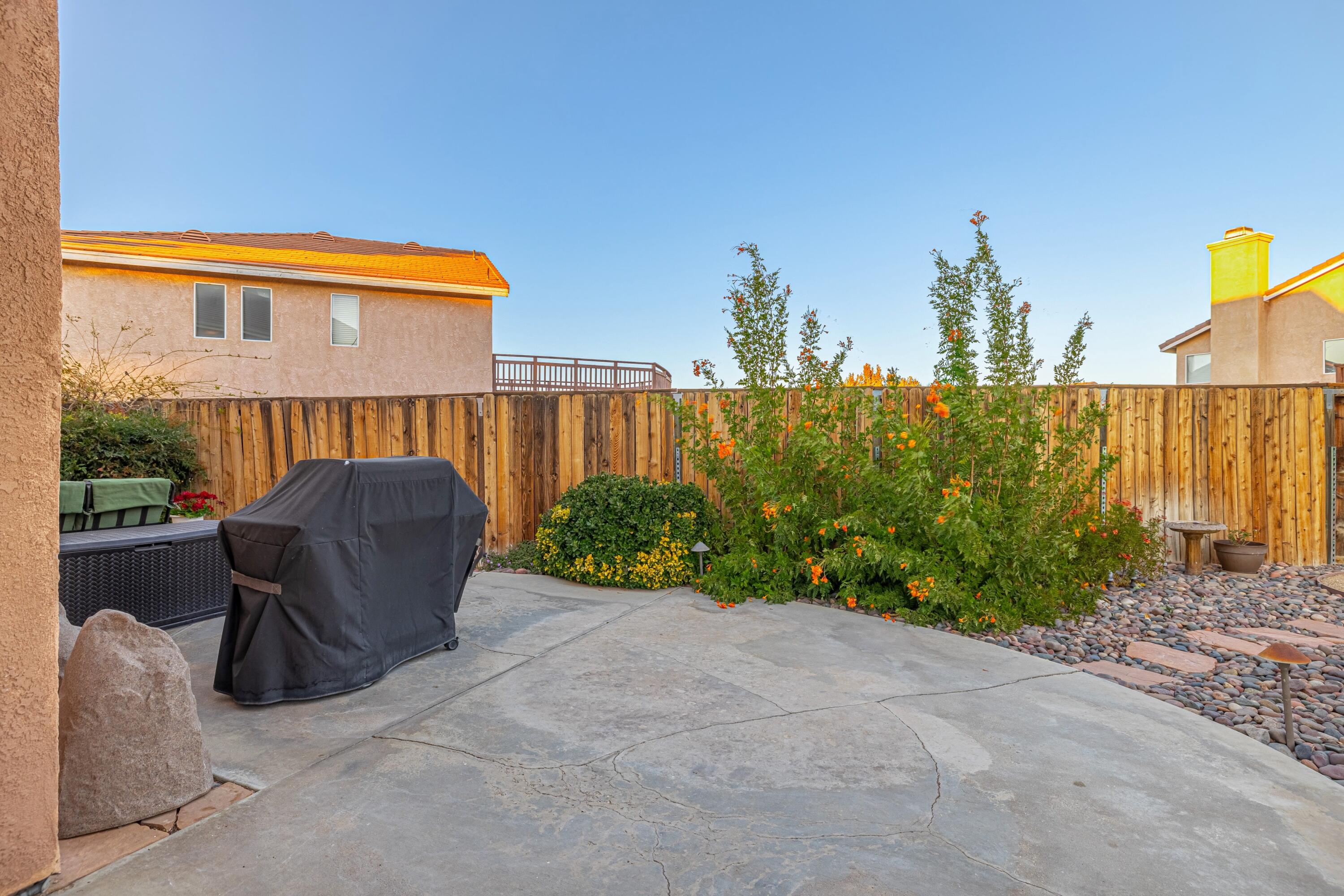 44220 Encanto Way Lancaster, CA 93536 - Photo 37 of 45 a view of balcony with furniture and garden