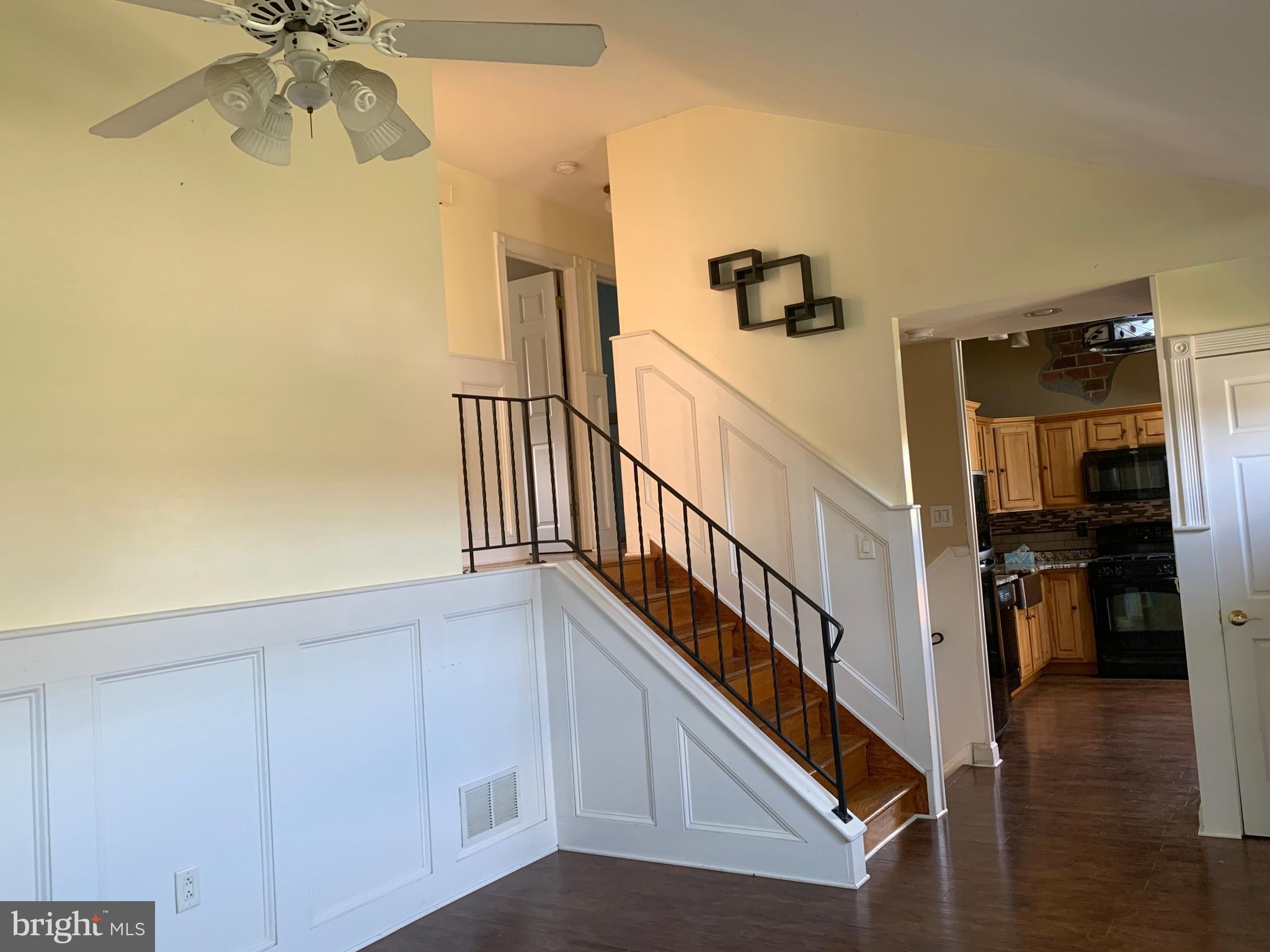 178 Hurffville - Cross Keys Road Sewell, NJ 08080 - Photo 3 of 26 Living Room