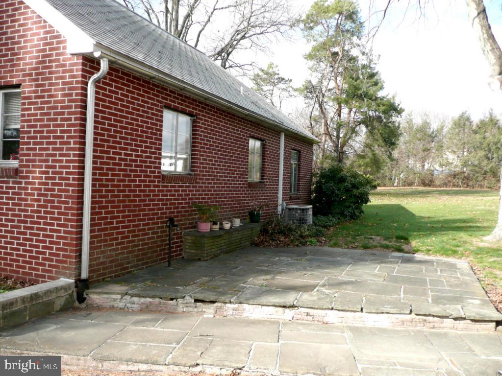123 West Newport Road Lititz, PA 17543 - Photo 6 of 16