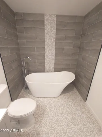 $1,975 | 13802 North 17th Avenue, Phoenix, AZ 85023