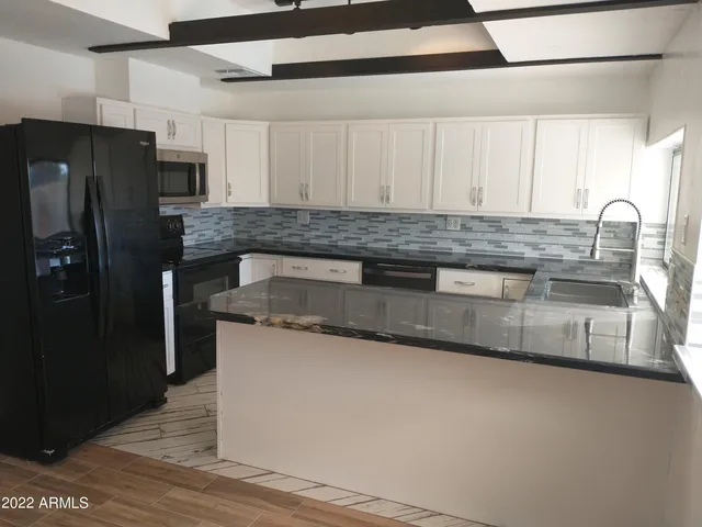 $1,975 | 13802 North 17th Avenue, Phoenix, AZ 85023