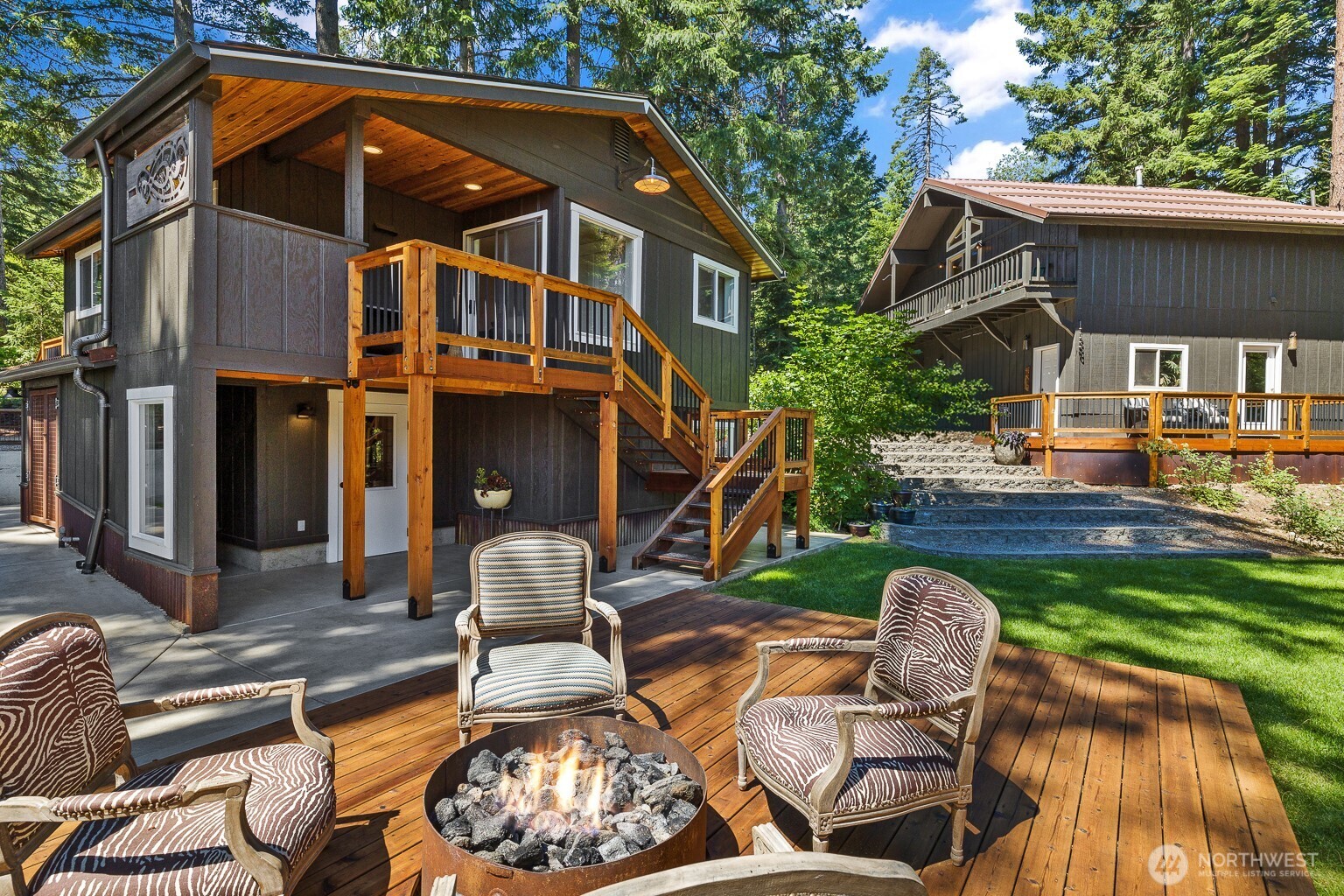 661 Pacific Avenue Ronald, WA 98940 - Photo 1 of 38 a front view of house with a garden