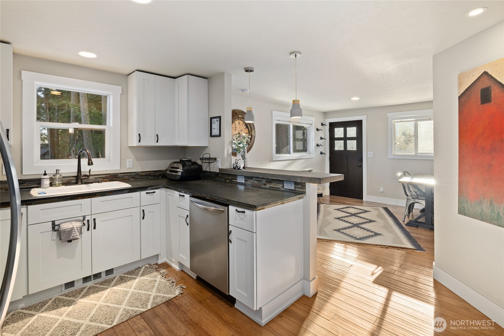 661 Pacific Avenue Ronald, WA 98940 - Photo 14 of 38 a kitchen with granite countertop a sink stove and cabinets