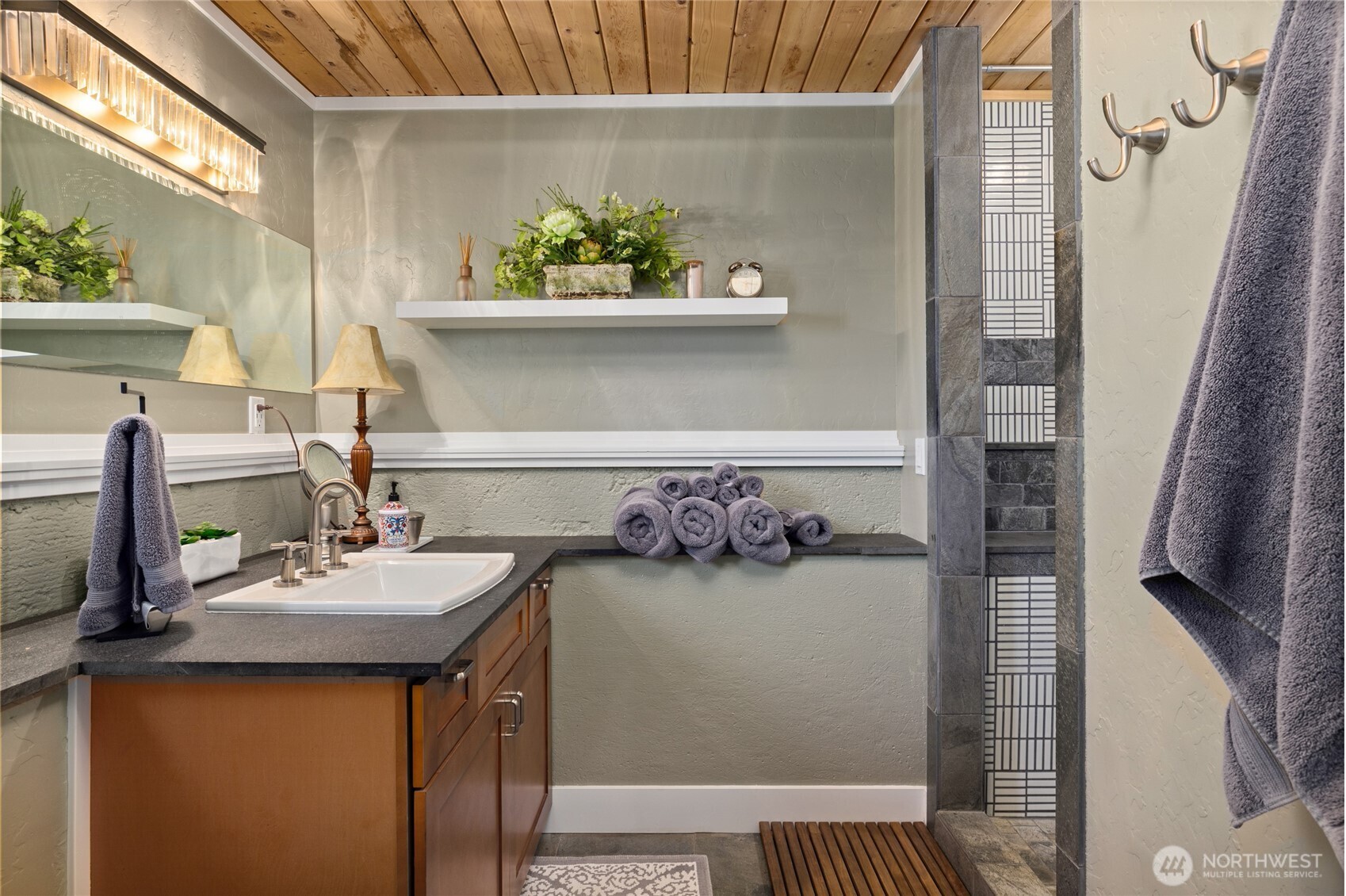 661 Pacific Avenue Ronald, WA 98940 - Photo 17 of 38 a bathroom with a sink and a mirror