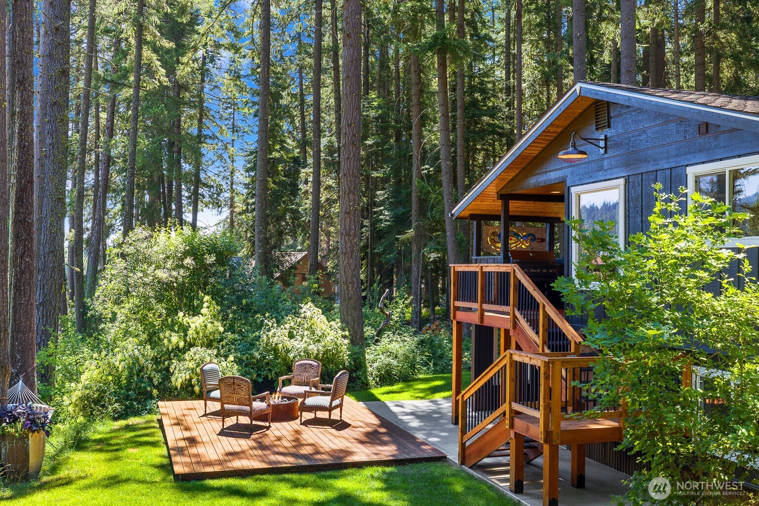 661 Pacific Avenue Ronald, WA 98940 - Photo 2 of 38 a view of a house with backyard