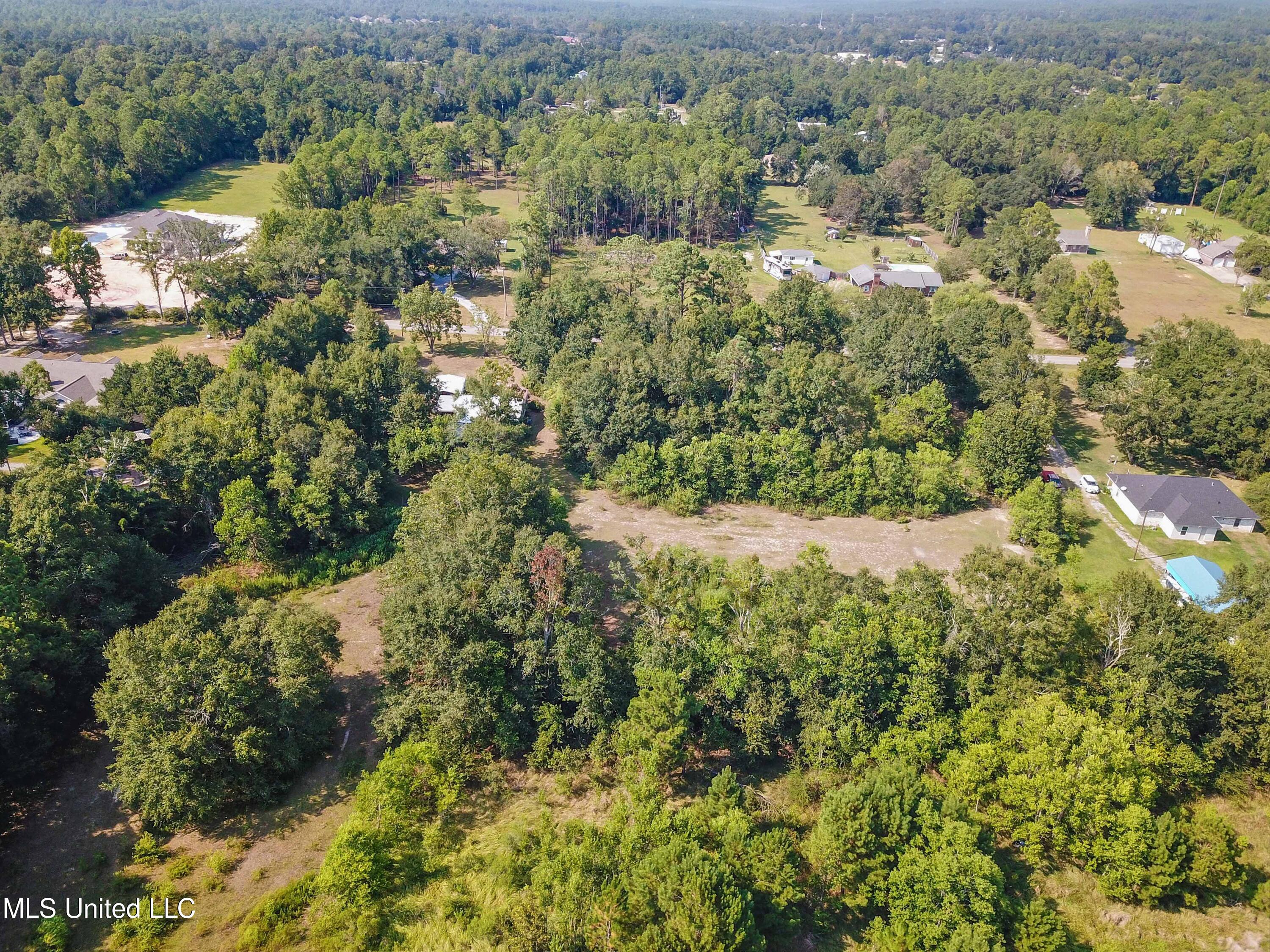 9391 Boyette Road Biloxi, MS 39532 - Photo 3 of 8 004
