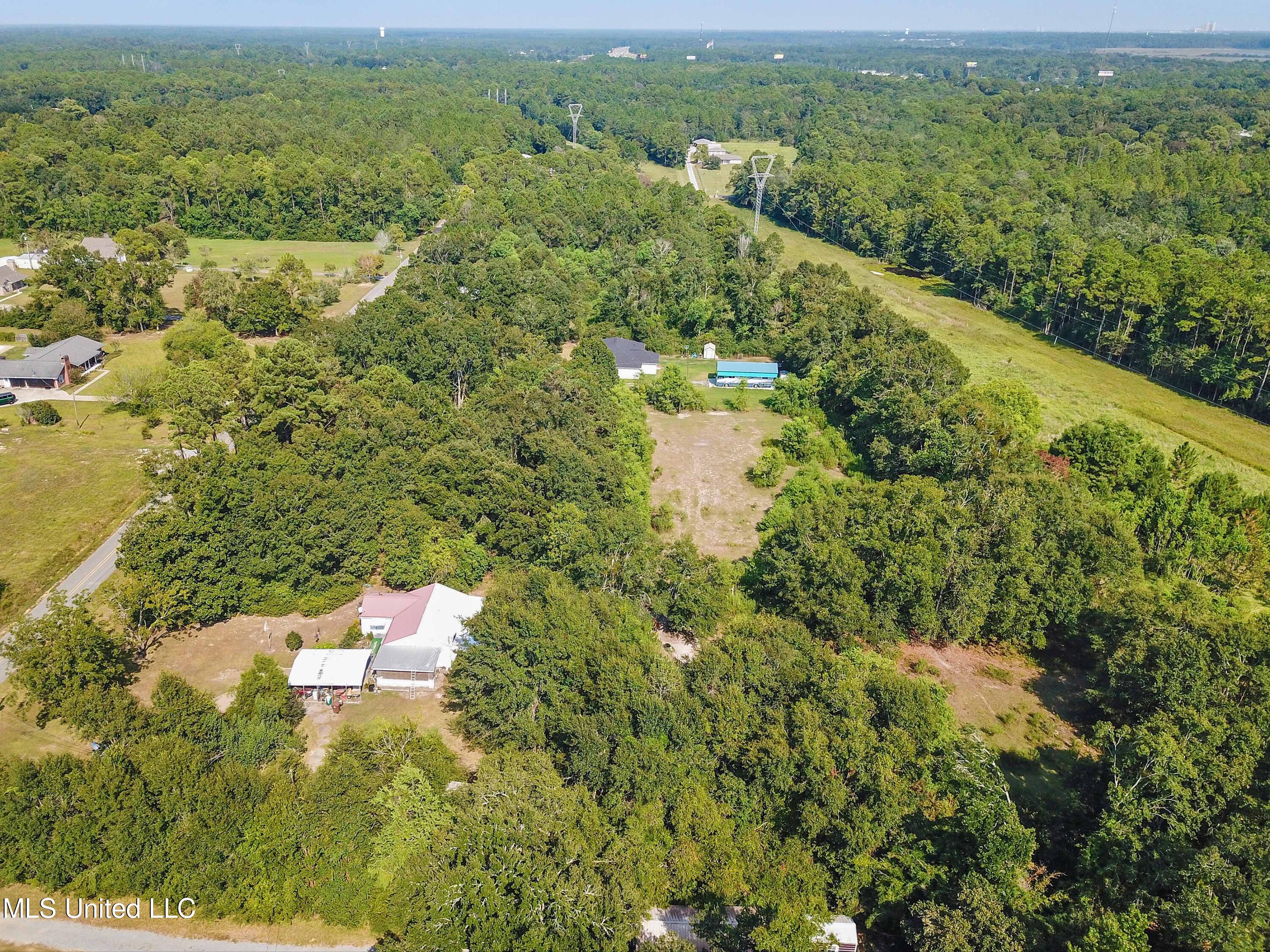 9391 Boyette Road Biloxi, MS 39532 - Photo 4 of 8 002