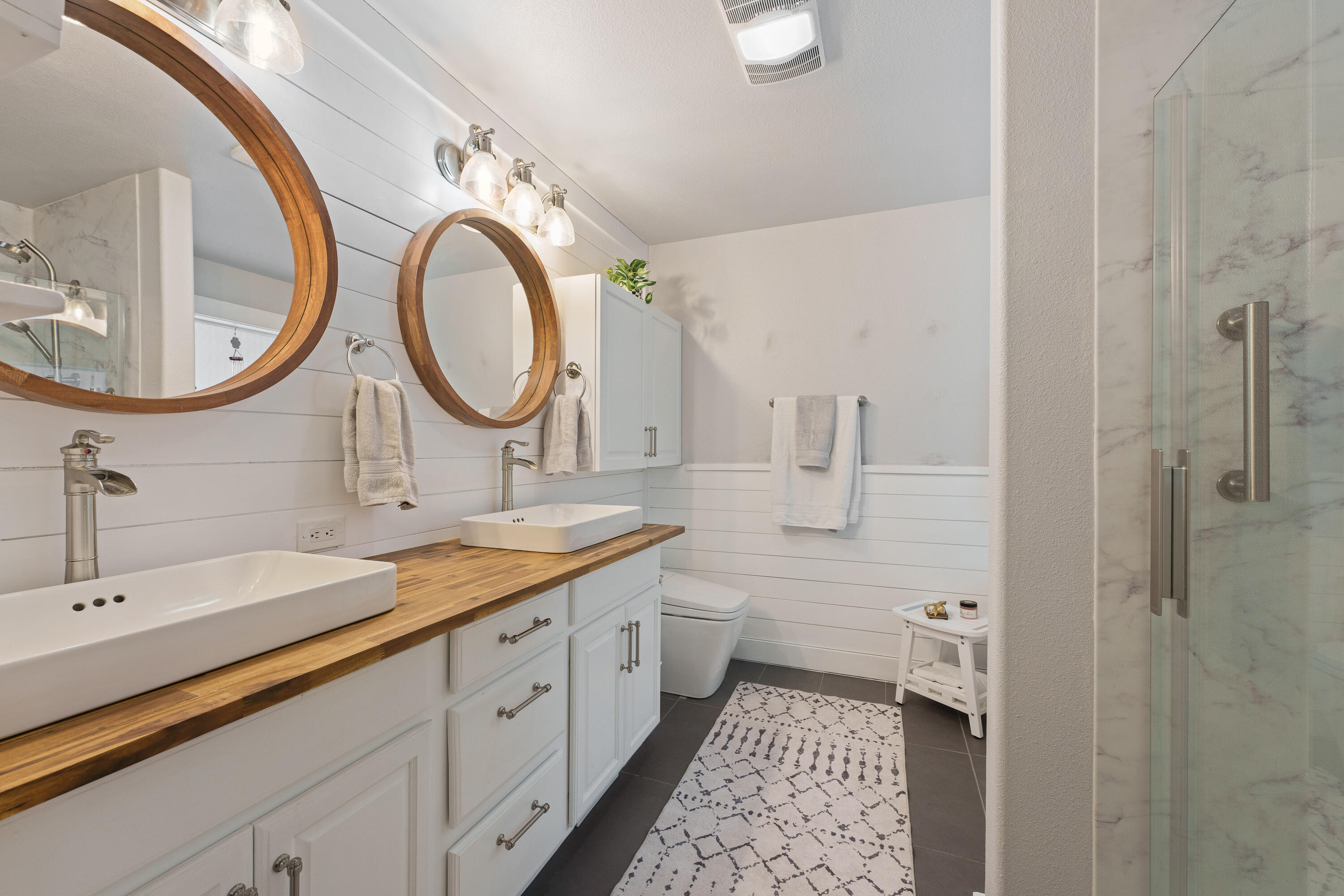 17178 Island Loop Way Bend, OR 97707 - Photo 17 of 38 Main Bathroom