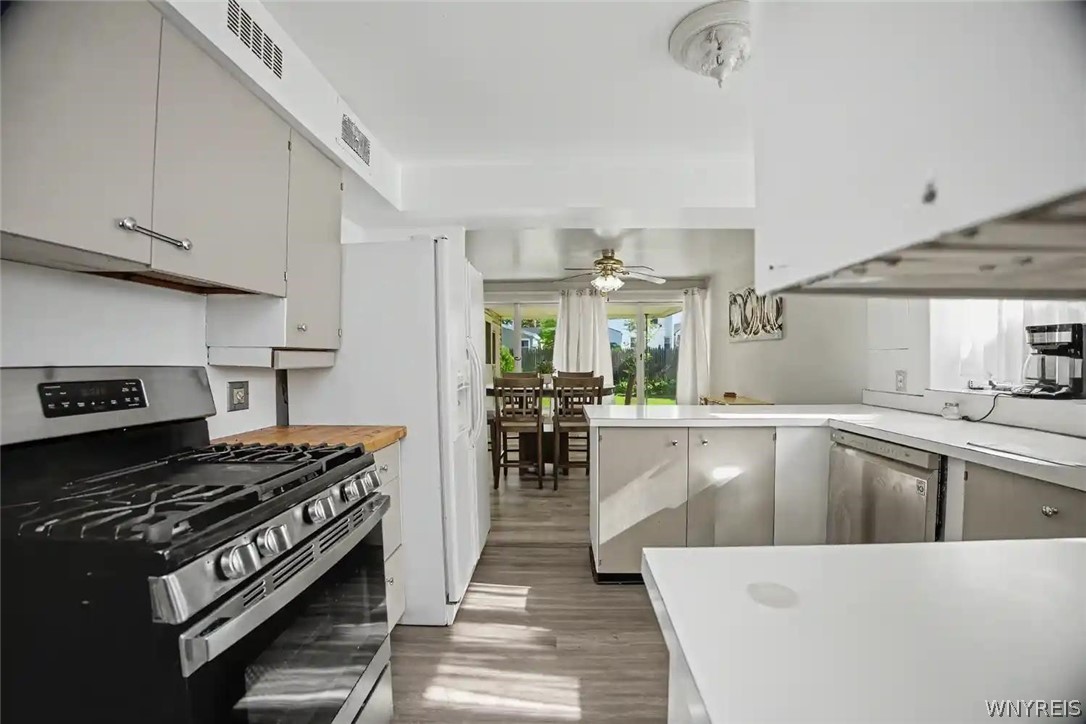 9326 Rivershore Drive Niagara Falls, NY 14304 - Photo 7 of 33