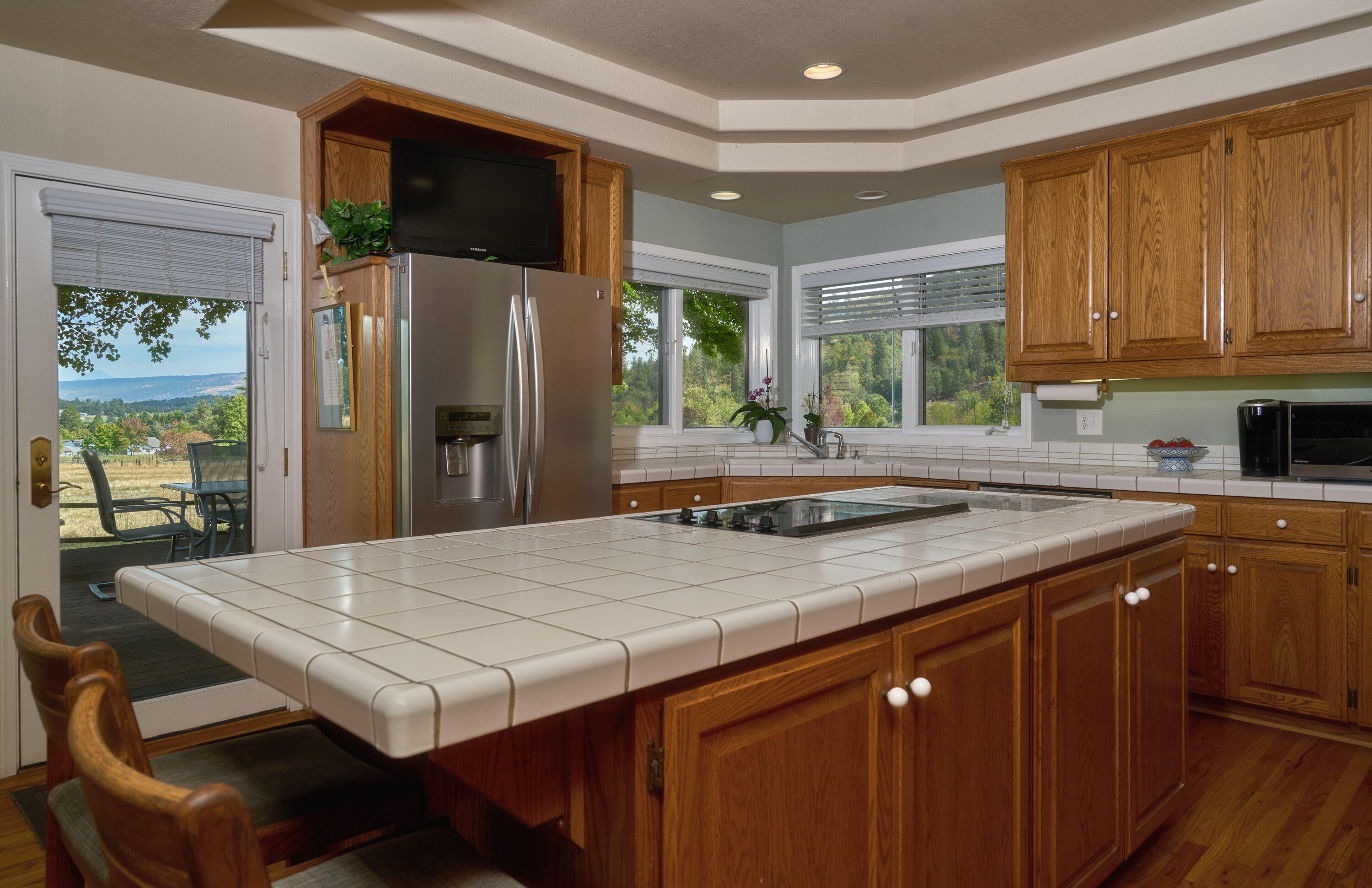 3095 Burrell Road Medford, OR 97501 - Photo 17 of 70 3095 Burrell_Medford-17