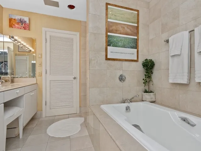 $13,000 | 300 Boylston Street, Unit 514, Boston, MA 02116