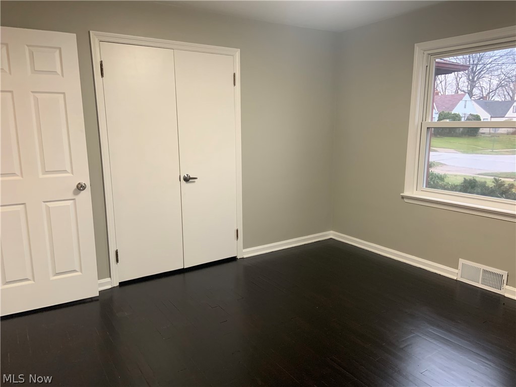 1927 Wrenford Road Cleveland, OH 44121 - Photo 12 of 32