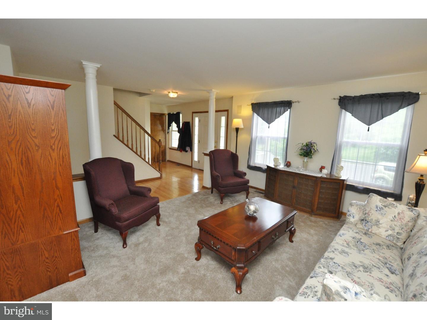 63 Mohr Road Burlington, NJ 08016 - Photo 5 of 25 Living Room
