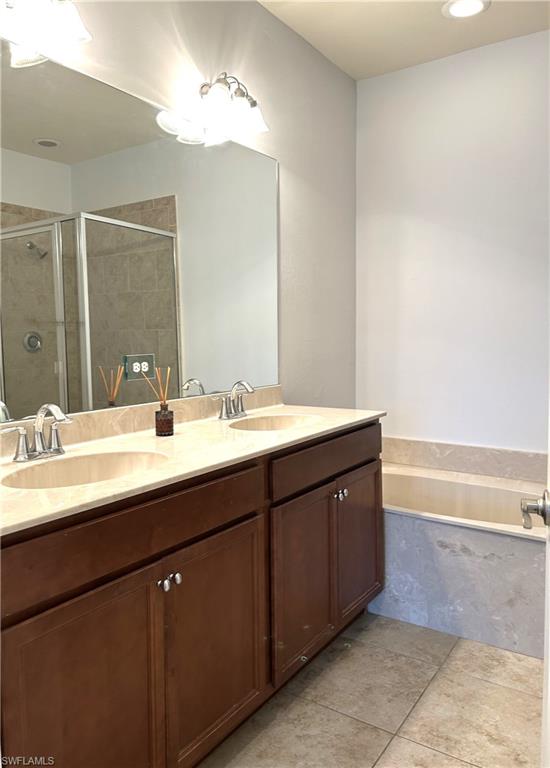 7784 Bristol Circle Naples, FL 34120 - Photo 16 of 30 first floor