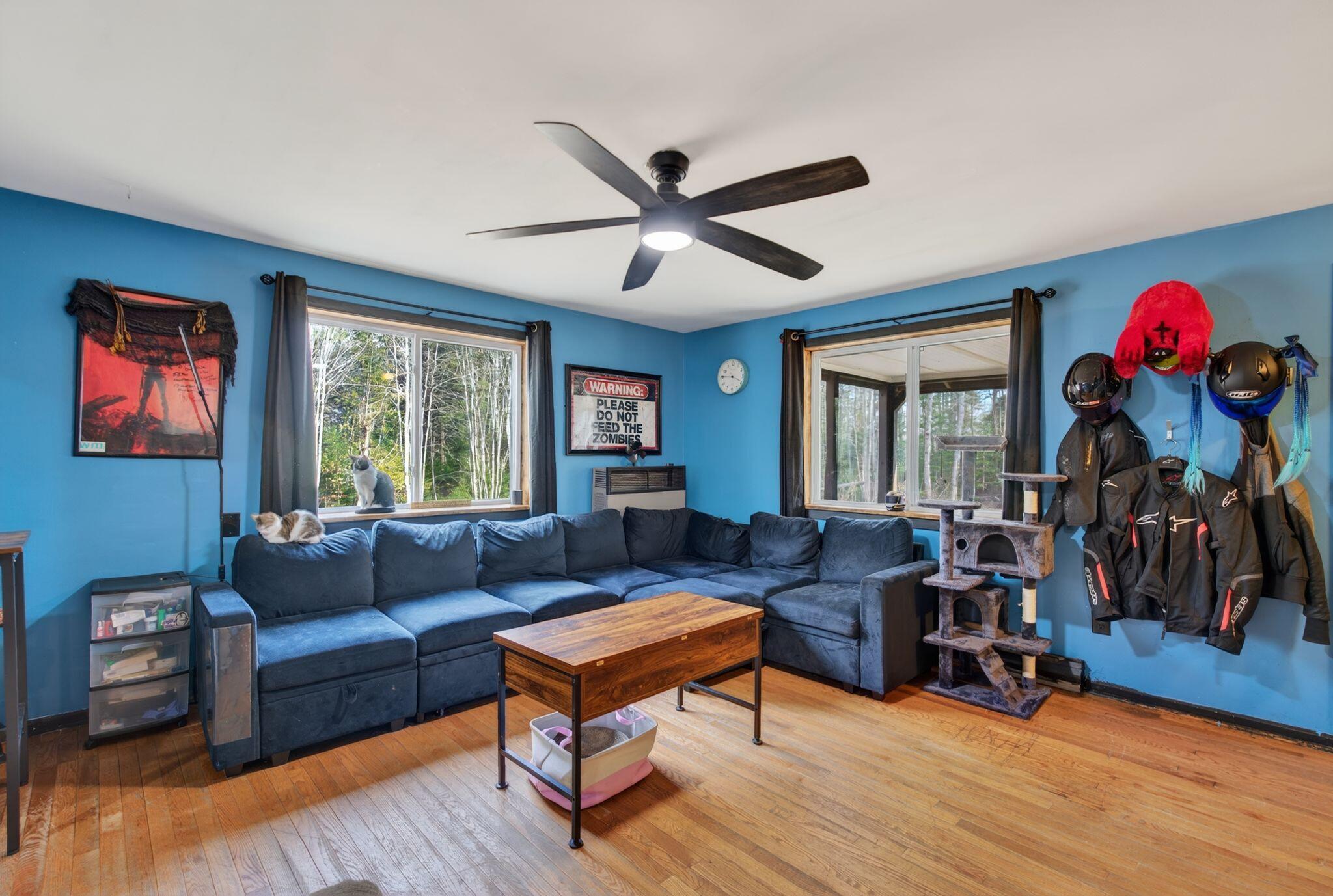 401 Miller Road Waldoboro, ME 04572 - Photo 14 of 36 Living Room