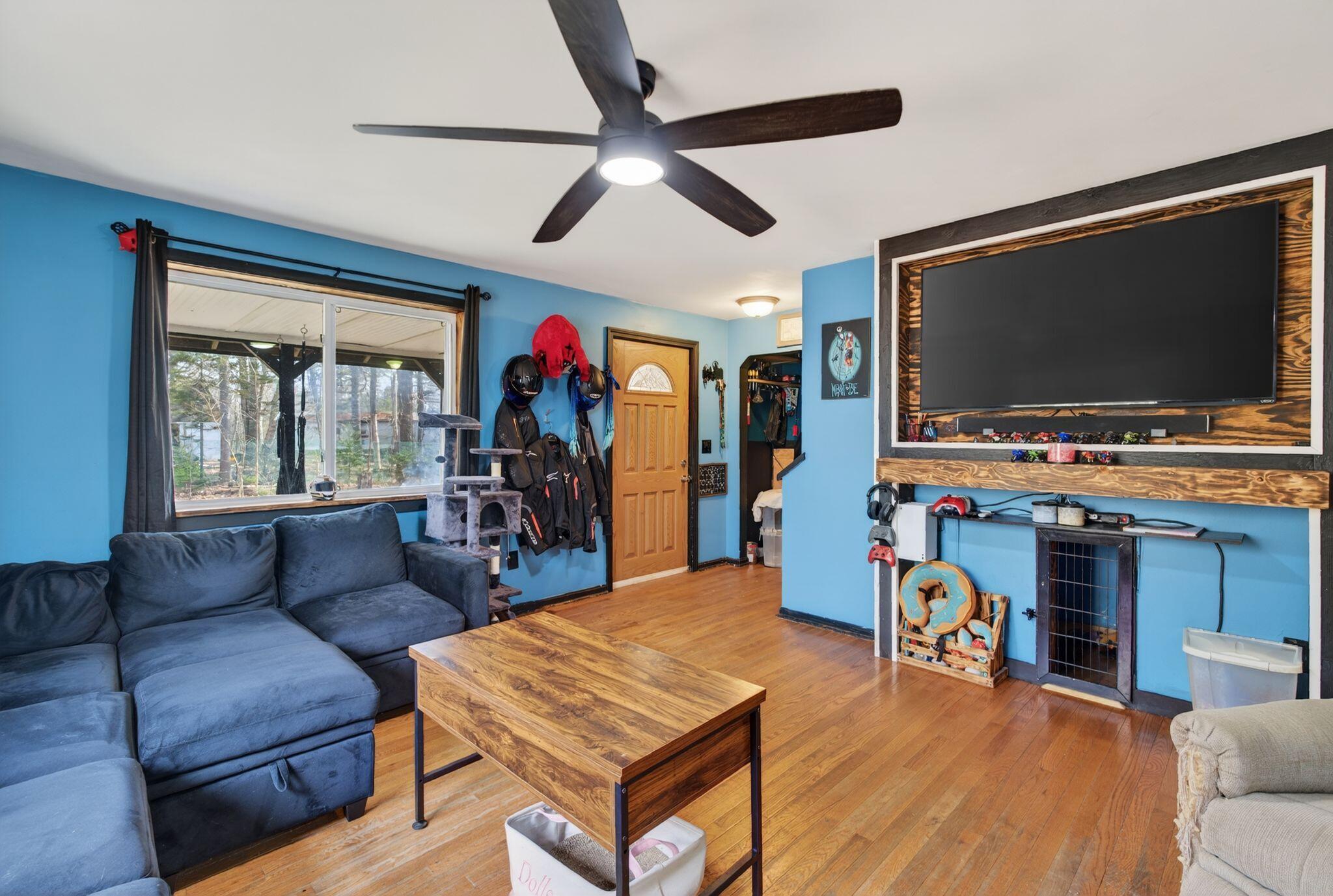 401 Miller Road Waldoboro, ME 04572 - Photo 16 of 36 Living Room