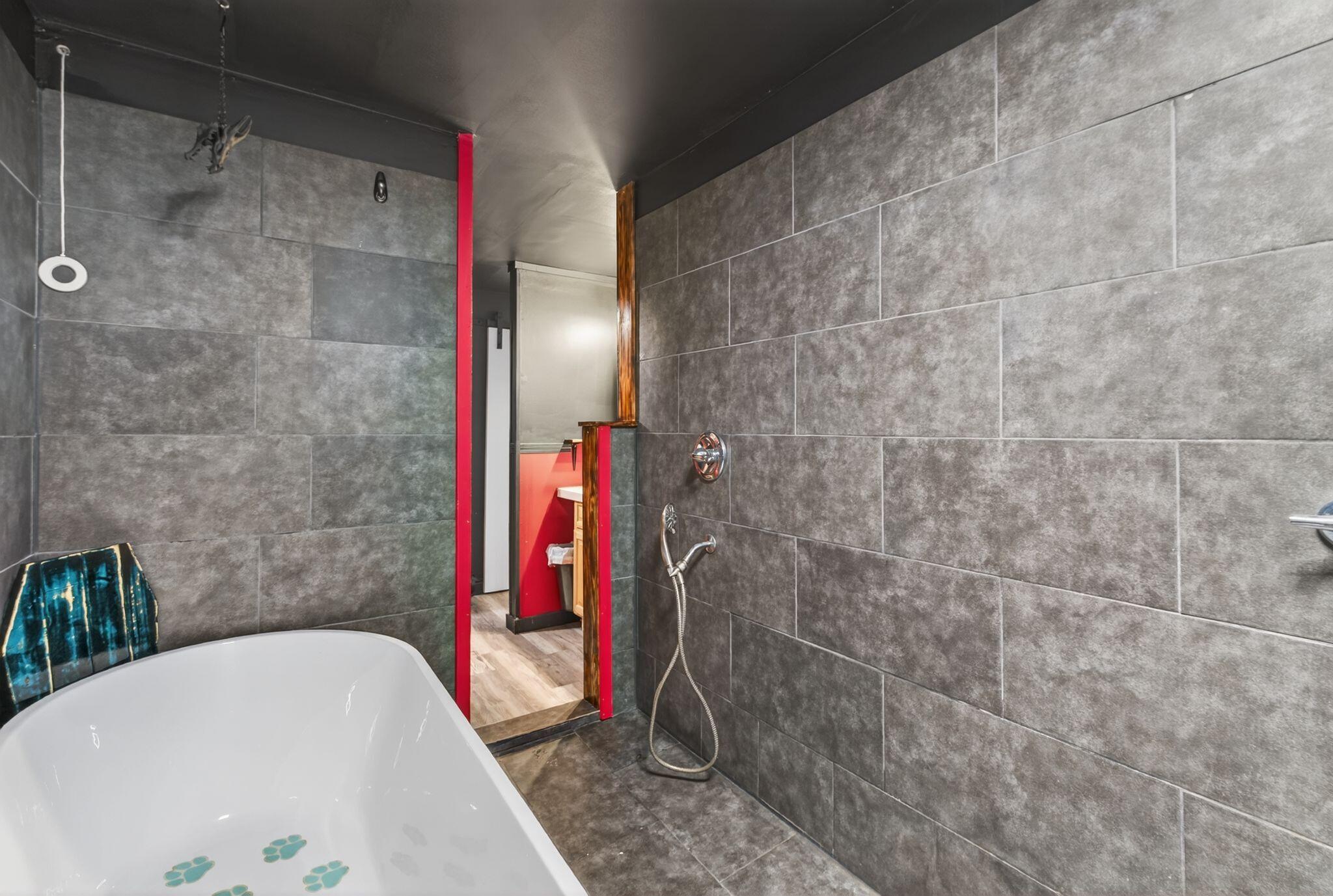 401 Miller Road Waldoboro, ME 04572 - Photo 27 of 36 Doggie Shower