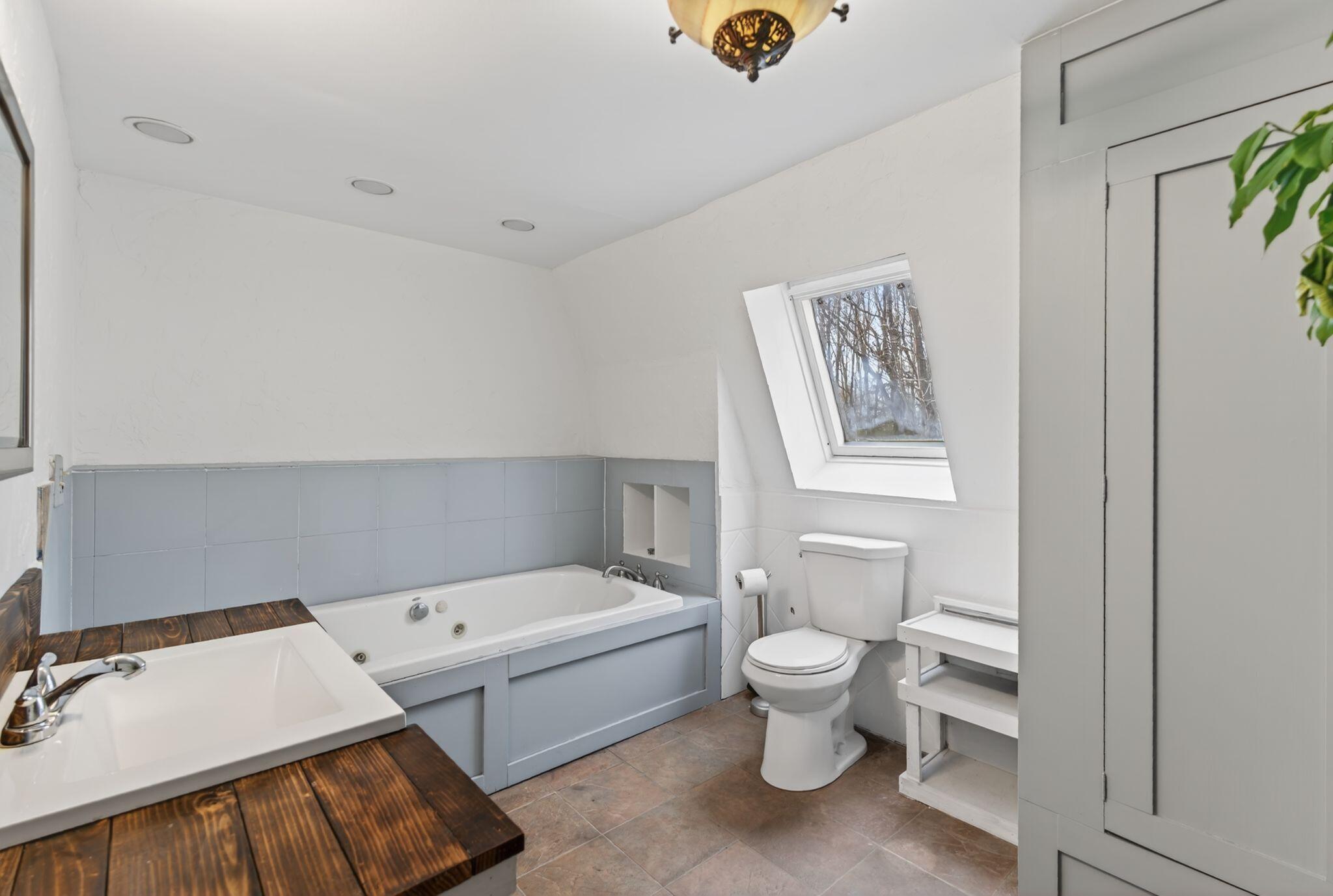 401 Miller Road Waldoboro, ME 04572 - Photo 28 of 36 Second Floor Bathroom