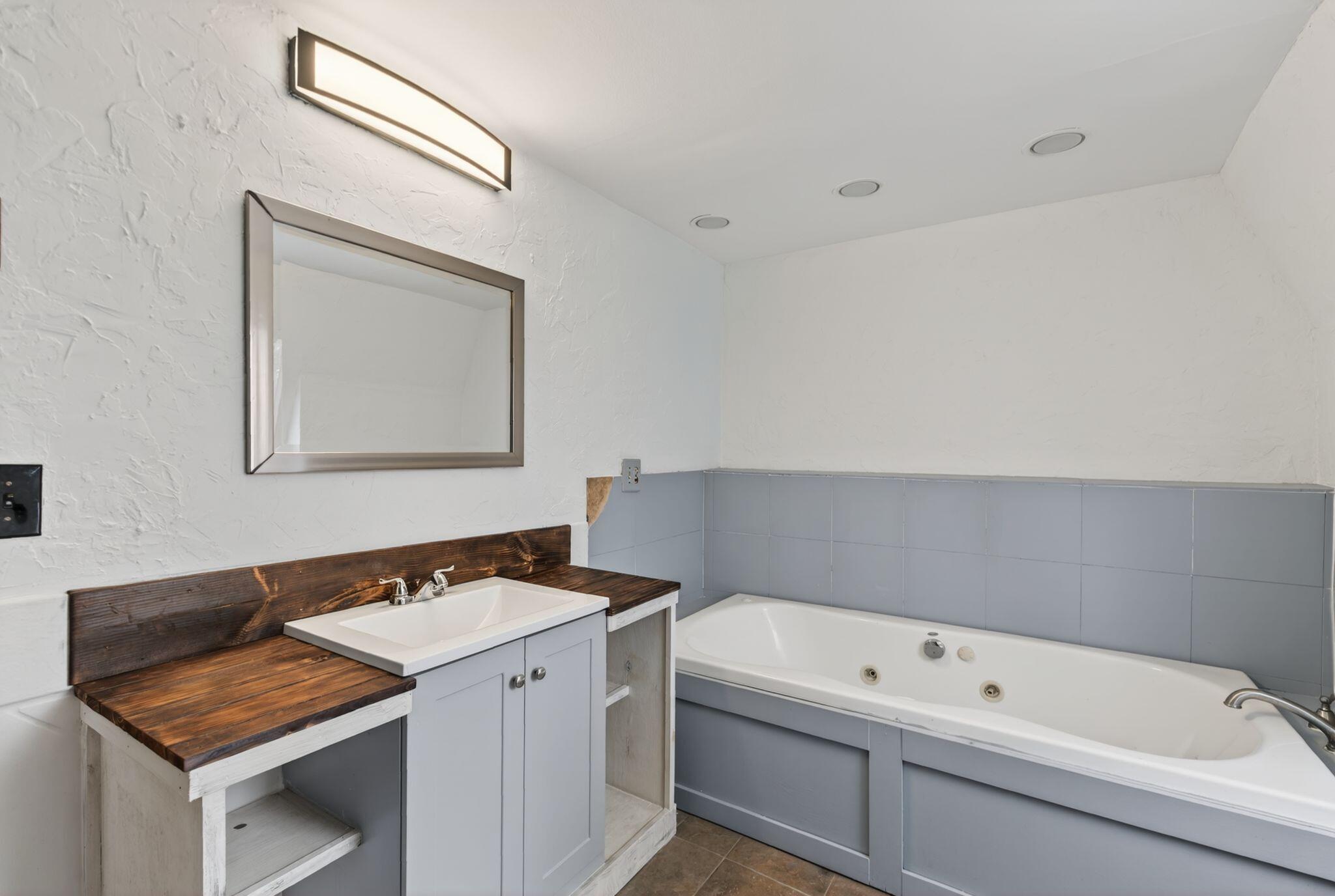 401 Miller Road Waldoboro, ME 04572 - Photo 29 of 36 Second Floor Bathroom