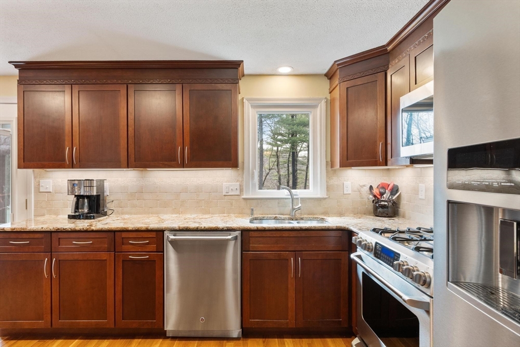 20 Bayberry Road Westford, MA 01886 - Photo 6 of 35