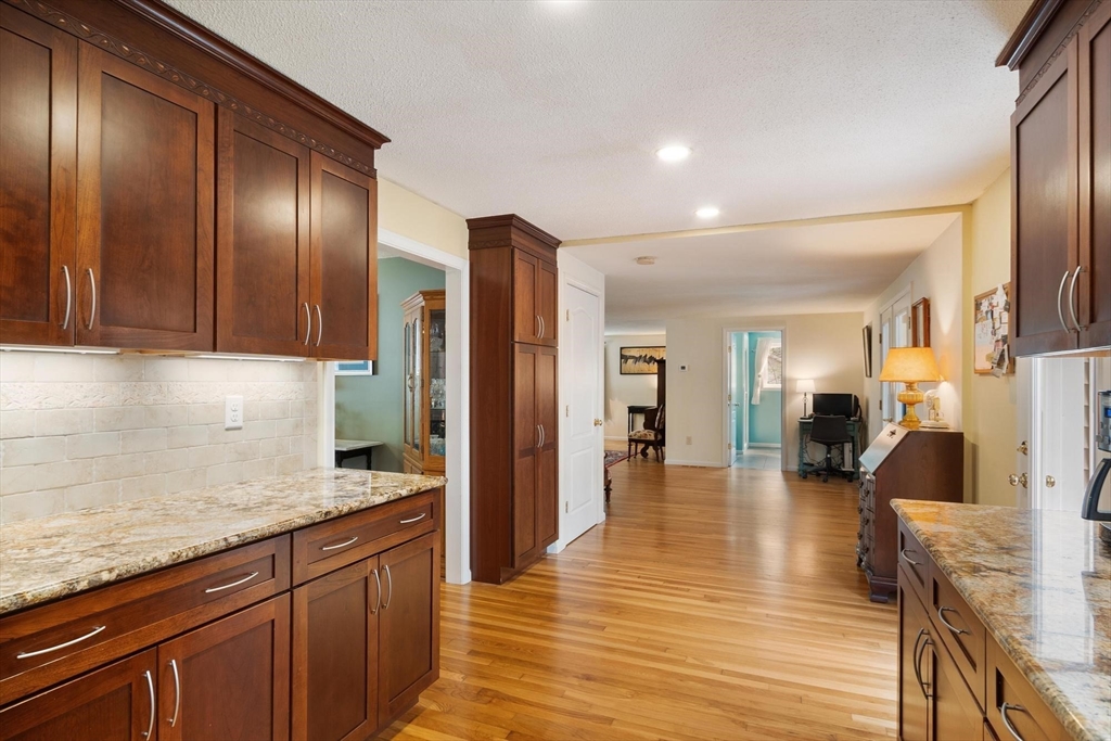 20 Bayberry Road Westford, MA 01886 - Photo 7 of 35