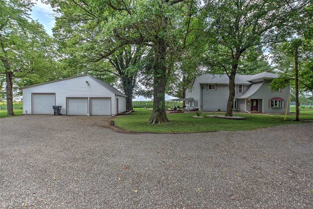 2502 East 1800 North Road Moweaqua, IL 62550 - Photo 1 of 33