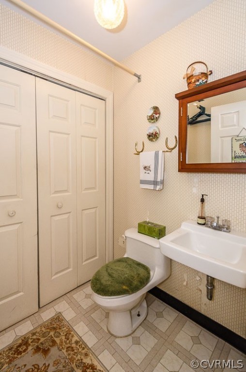 9724 Kendrick Road North Chesterfield, VA 23236 - Photo 21 of 38 a bathroom with a sink a toilet and mirror