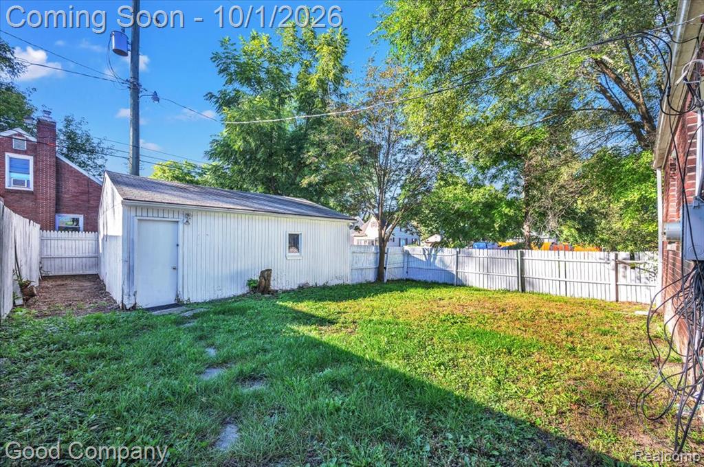 361 Elizabeth Lake Road Pontiac, MI 48341 - Photo 5 of 26 Gallery Image 5