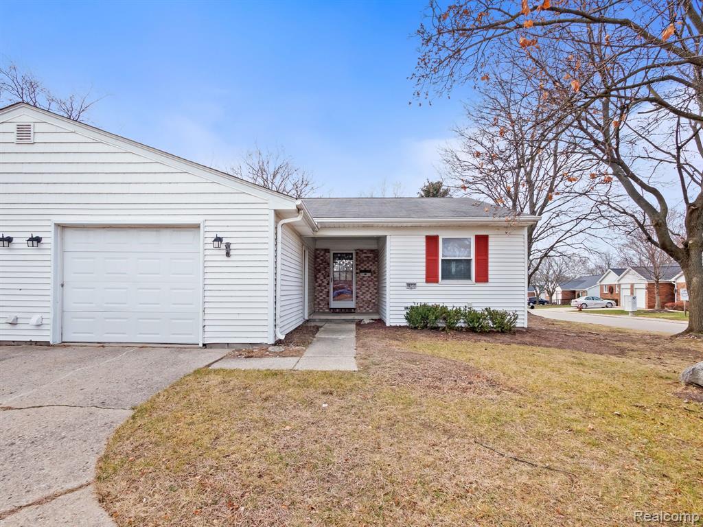 46733 Shelby Road Utica, MI 48317 - Photo 1 of 25