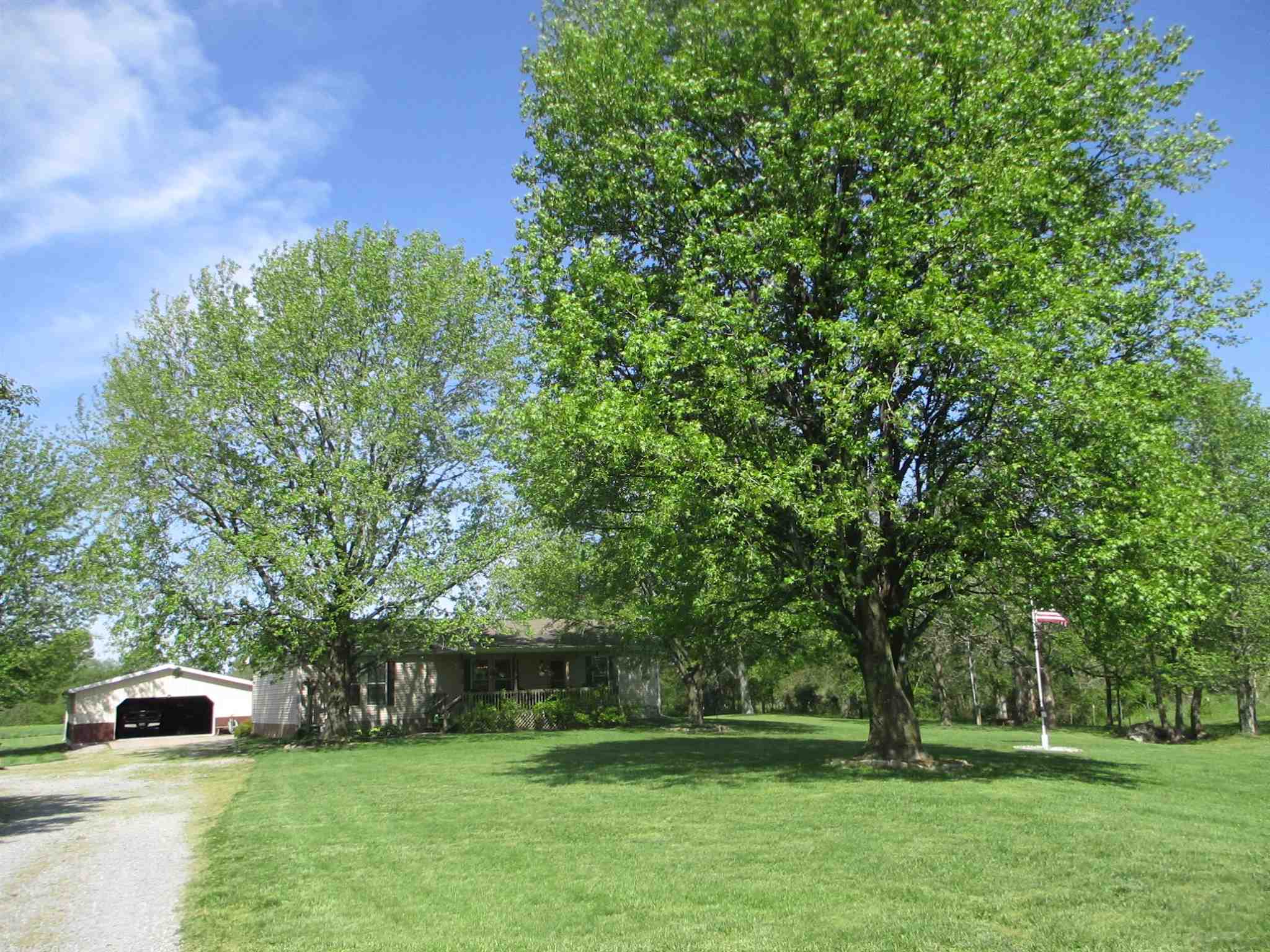 23258 Fitch Road Thompsonville, IL 62890 - Photo 5 of 36