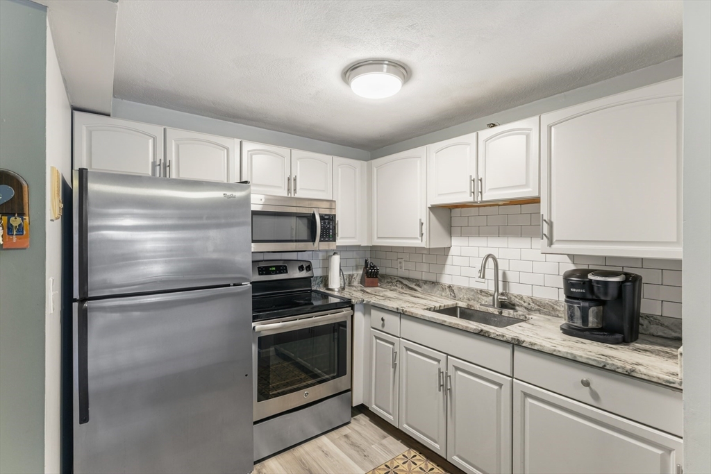 12 Summit Avenue, Unit 6 Beverly, MA 01915 - Photo 4 of 27