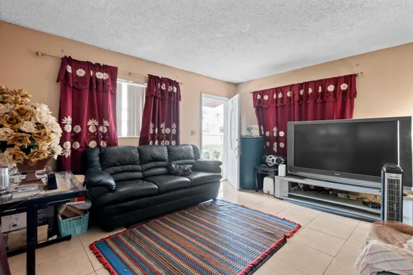 $550,000 | 426 Northeast 166th Street, Unit 2, North Miami Beach, FL 33162