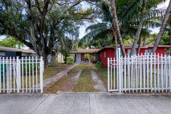 $550,000 | 426 Northeast 166th Street, Unit 2, North Miami Beach, FL 33162