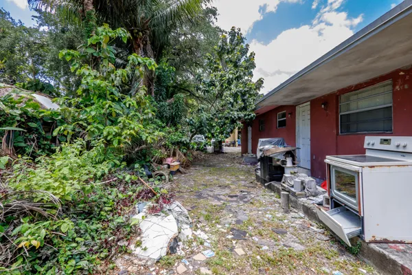 $550,000 | 426 Northeast 166th Street, Unit 2, North Miami Beach, FL 33162